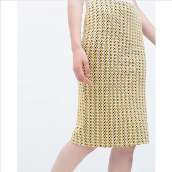 Sold: Zara printed yellow skirt Sz Medium - Picture 2 of 10